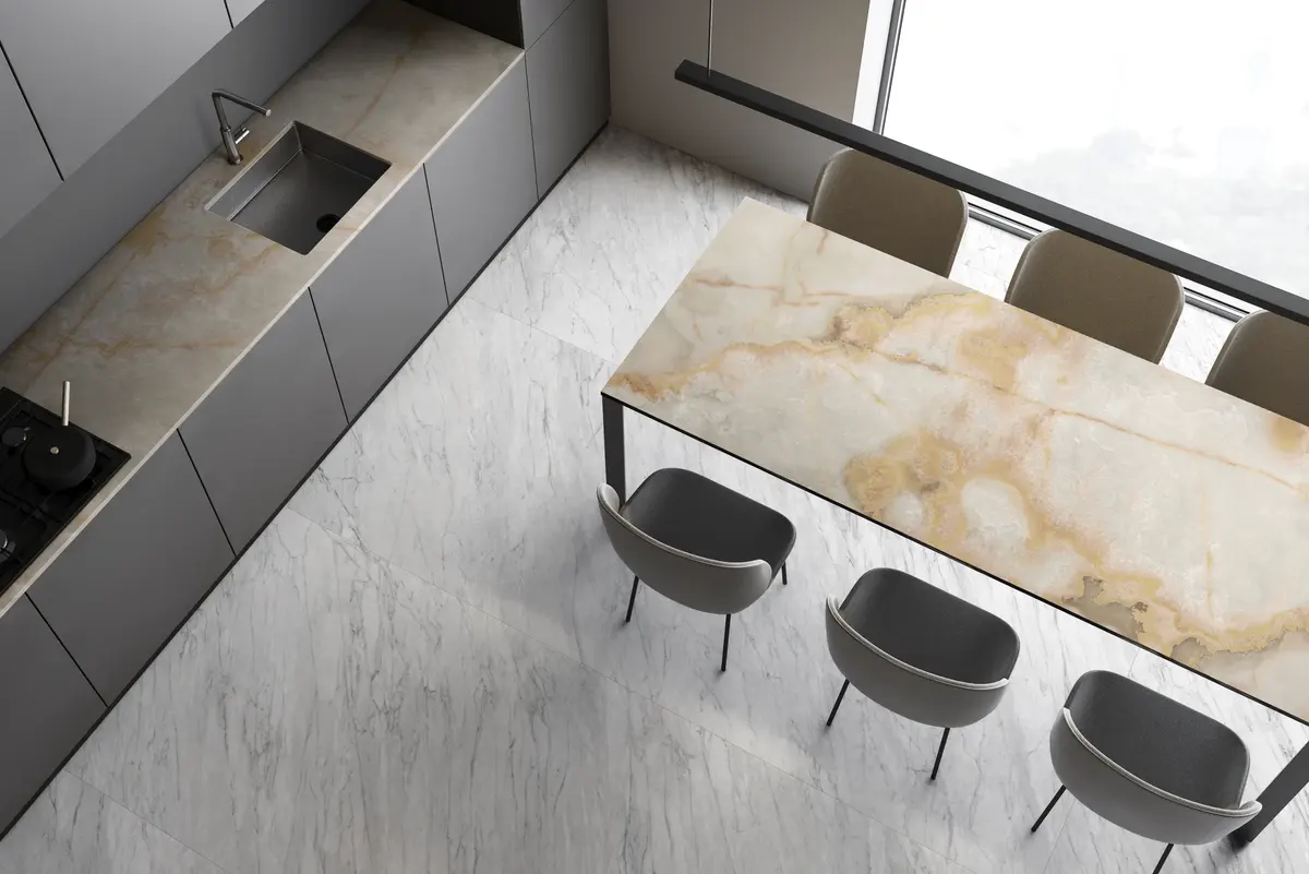 Onici von Casalgrande Padana, Raumbild Onice Arancio + Carrara